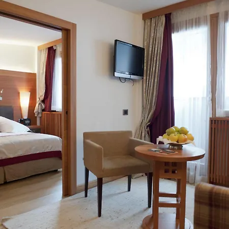 Majestic Hotel 4*